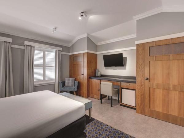 Hotel Kurrajong Canberra : photo 3 de la chambre chambre lit king-size héritage 