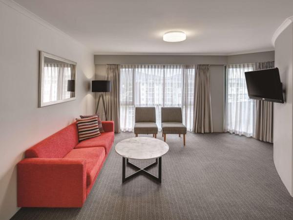 Adina Serviced Apartments Canberra James Court : photo 6 de la chambre appartement 2 chambres avec lit king-size