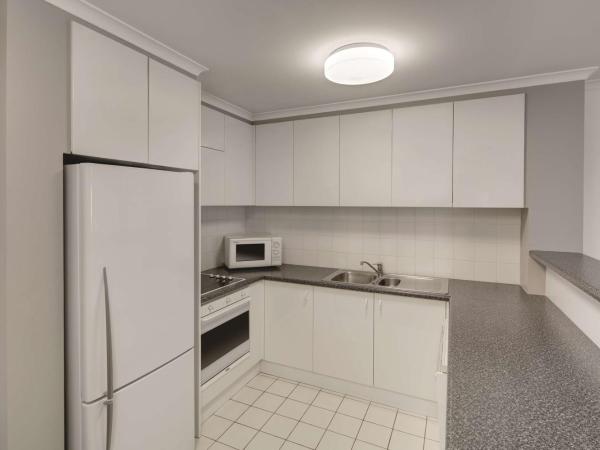 Adina Serviced Apartments Canberra James Court : photo 5 de la chambre appartement 2 chambres avec lit king-size