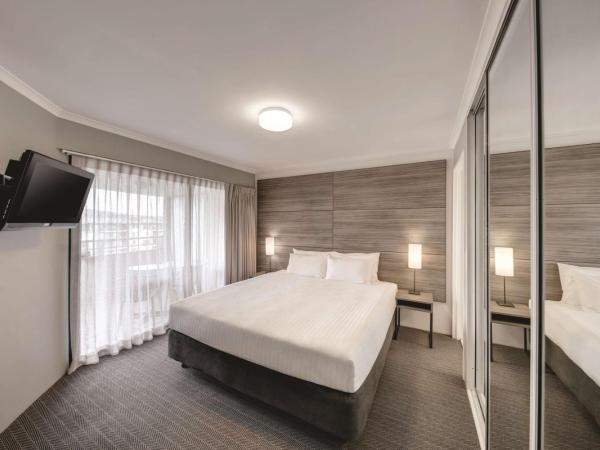 Adina Serviced Apartments Canberra James Court : photo 8 de la chambre appartement 2 chambres avec lit king-size