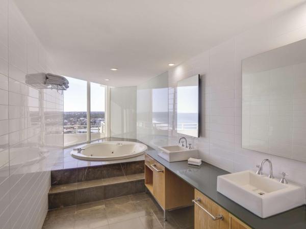 Rendezvous Hotel Perth Scarborough : photo 1 de la chambre suite exécutive lit king-size