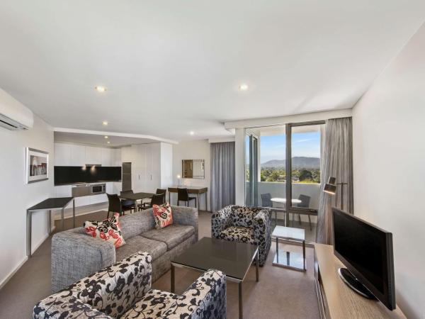 Adina Serviced Apartments Canberra Dickson : photo 4 de la chambre premier one bedroom apartment with spa bath
