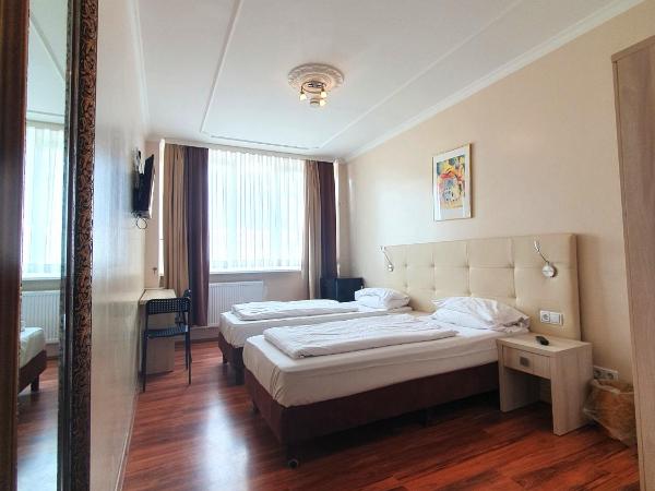 R&B Hotel : photo 1 de la chambre chambre double avec salle de bains privative