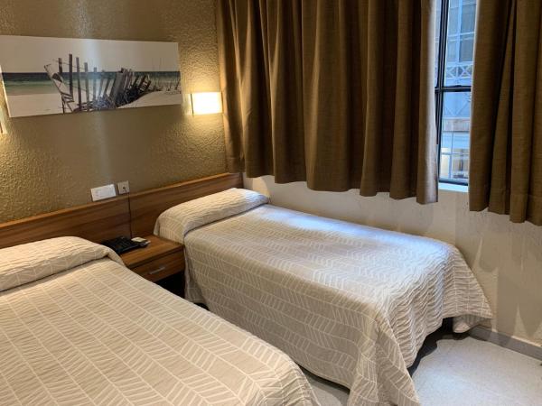 Hotel Aneto : photo 9 de la chambre chambre lits jumeaux