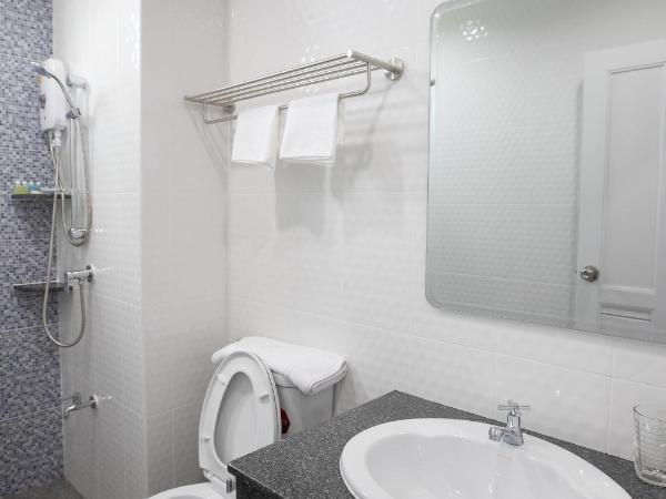 Green Hotel Phuket : photo 5 de la chambre chambre lits jumeaux avec balcon