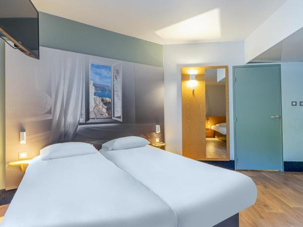 B&B HOTEL Marseille Euromed : photo 7 de la chambre chambre triple
