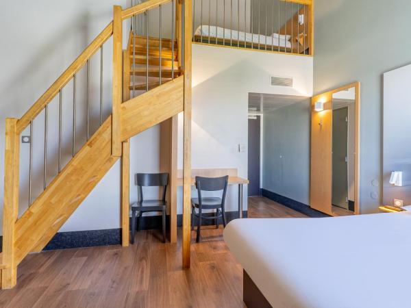 B&B HOTEL Marseille Euromed : photo 4 de la chambre chambre quadruple