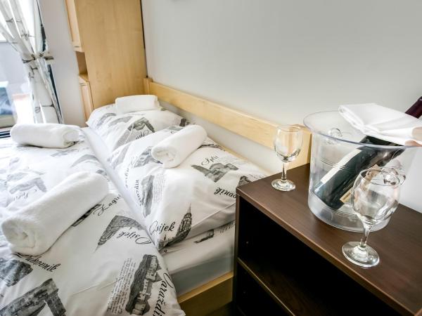 Hostel Moving : photo 4 de la chambre chambre double deluxe avec balcon