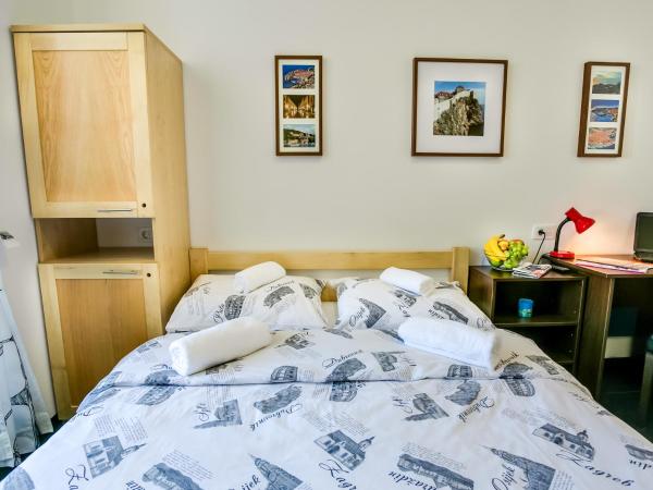 Hostel Moving : photo 1 de la chambre chambre double deluxe avec balcon