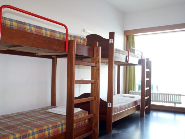 HI Viana do Castelo - Pousada de Juventude : photo 1 de la chambre lits superposés dans dortoir masculin