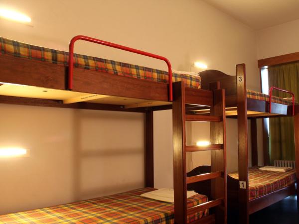 HI Viana do Castelo - Pousada de Juventude : photo 2 de la chambre lits superposés dans dortoir masculin