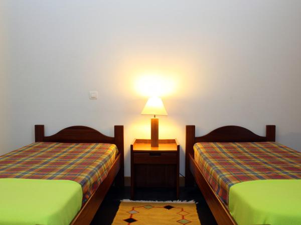 HI Viana do Castelo - Pousada de Juventude : photo 6 de la chambre chambre lits jumeaux