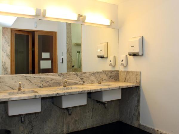 HI Viana do Castelo - Pousada de Juventude : photo 4 de la chambre lits superposés dans dortoir masculin