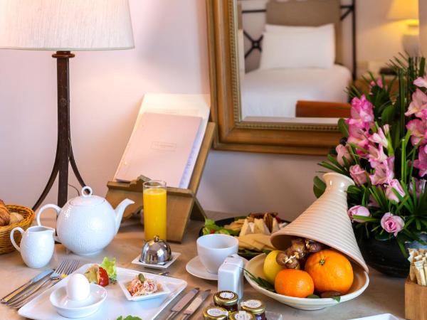 The Residence Tunis : photo 1 de la chambre hébergement de luxe - vue sur jardin