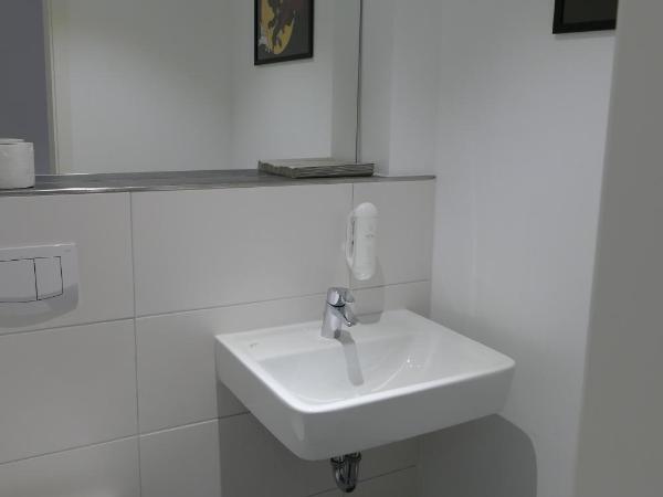 Pension Sölde : photo 6 de la chambre chambre lits jumeaux standard avec salle de bains commune