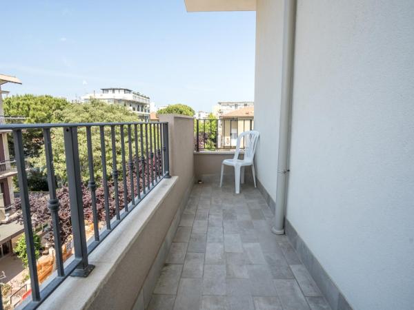 Rimini Bay Suites&Residence : photo 8 de la chambre appartement avec balcon