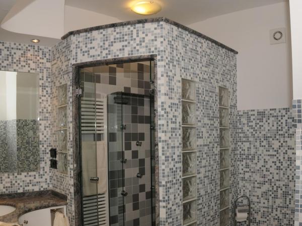 B&B Ca dei Fre : photo 1 de la chambre chambre double avec salle de bains privative séparée
