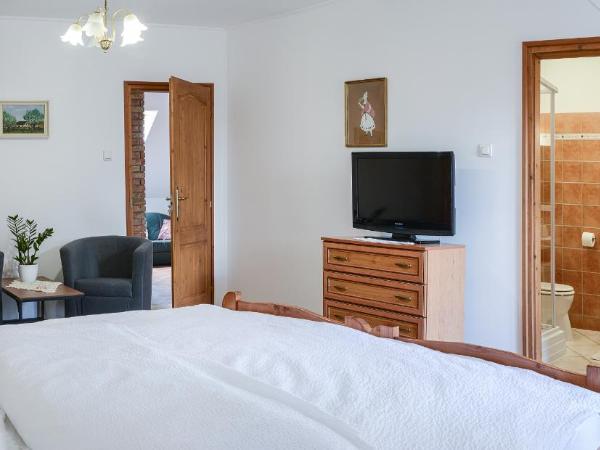 Krisztina Vendégház : photo 5 de la chambre chambre double ou lits jumeaux avec salle de bains privative