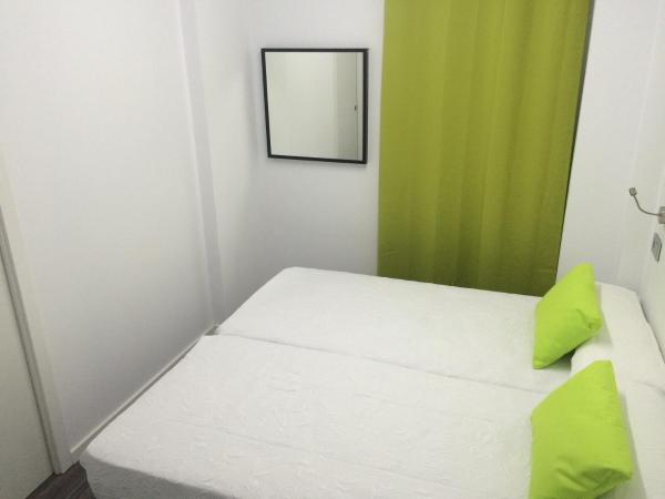 Chameleon Youth Hostel Alicante : photo 1 de la chambre chambre double