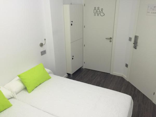 Chameleon Youth Hostel Alicante : photo 3 de la chambre chambre double