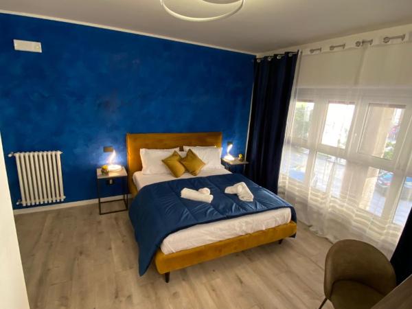 Hotel Plaza Ungheria : photo 2 de la chambre chambre lit queen-size avec baignoire spa