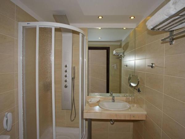 Olympic Palladium : photo 3 de la chambre chambre double ou lits jumeaux - vue latérale sur mer