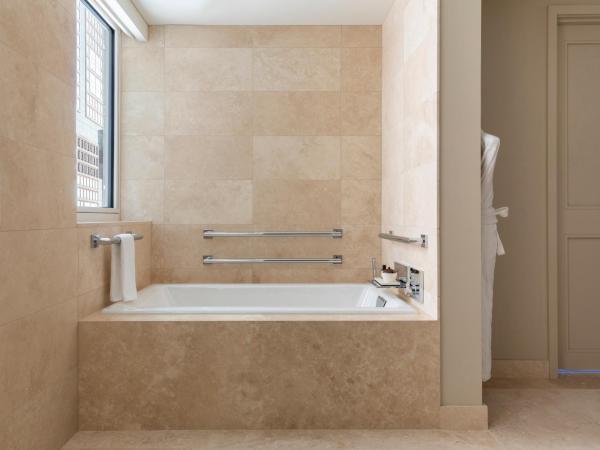 Park Hyatt Chicago : photo 3 de la chambre king room with accessible shower and tub