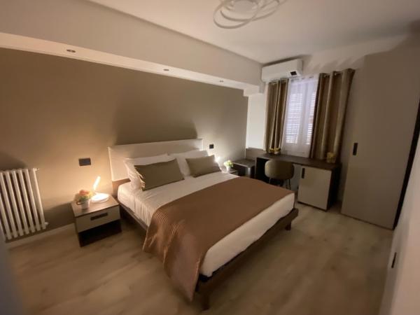 Hotel Plaza Ungheria : photo 1 de la chambre chambre double deluxe avec douche