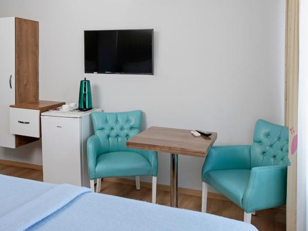 Apart Hotel Gvar : photo 10 de la chambre chambre triple avec salle de bains