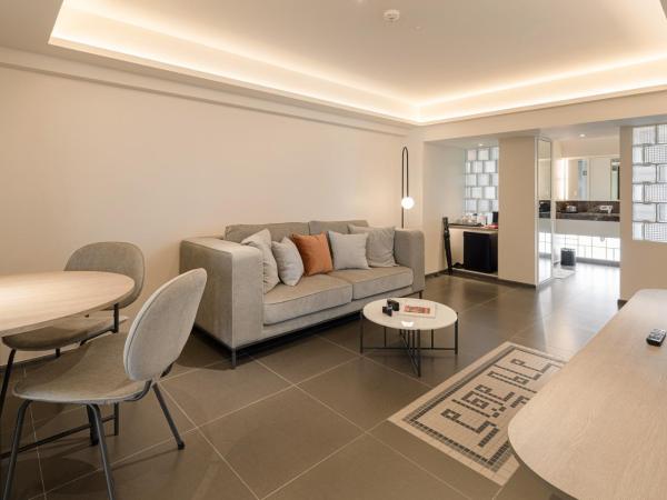 YANH Ratchawat Hotel : photo 6 de la chambre suite