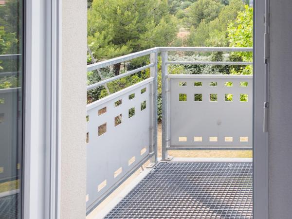 Résidence Les Académies Aixoise : photo 4 de la chambre studio avec balcon