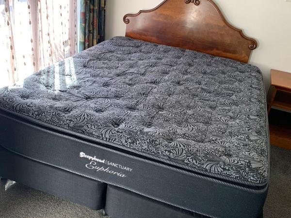 755 Regal Court Motel : photo 3 de la chambre appartement 1 chambre avec baignoire spa