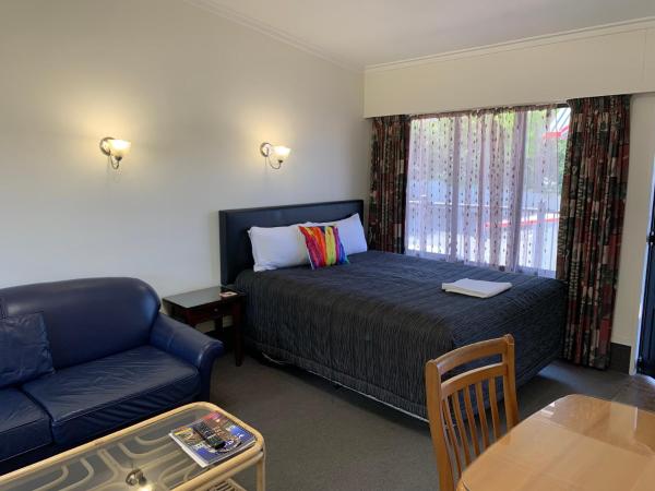 755 Regal Court Motel : photo 8 de la chambre appartement 1 chambre avec baignoire spa