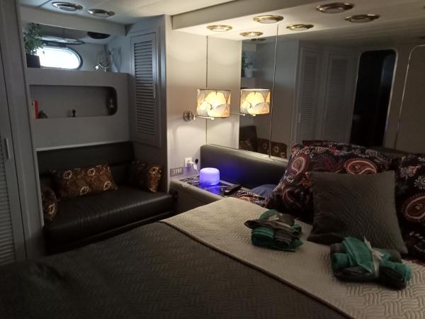 Loc de cabines sur Yacht : photo 5 de la chambre chambre lit king-size deluxe