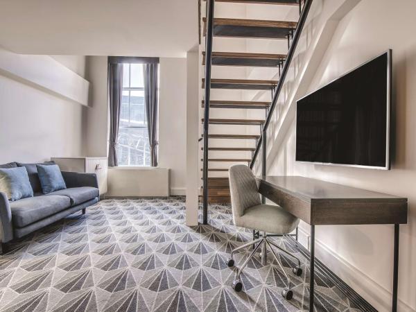 The Savoy Hotel on Little Collins Melbourne : photo 2 de la chambre loft - le richardson