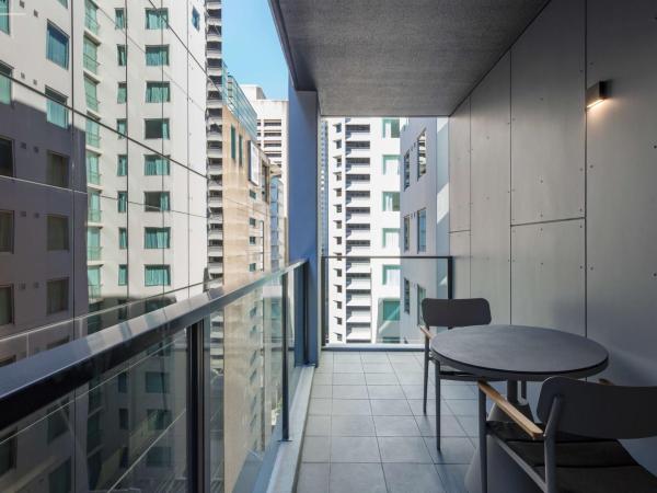 Adina Apartment Hotel Brisbane : photo 1 de la chambre studio premier avec balcon