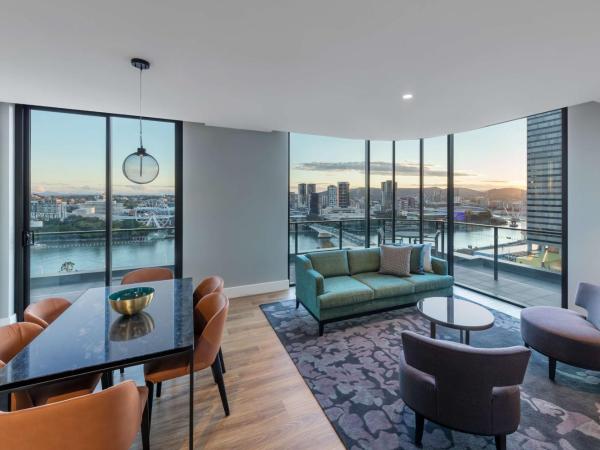 Adina Apartment Hotel Brisbane : photo 1 de la chambre appartement de grand standing 3 chambres avec balcon et vue sur rivière