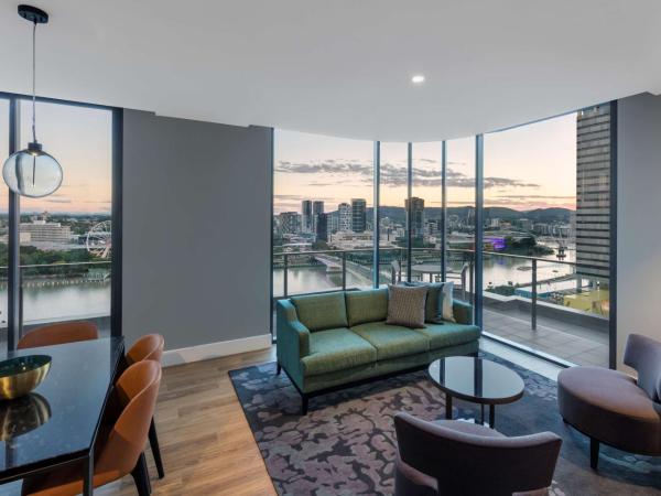 Adina Apartment Hotel Brisbane : photo 2 de la chambre appartement de grand standing 3 chambres avec balcon et vue sur rivière