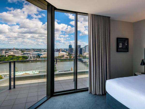 Adina Apartment Hotel Brisbane : photo 4 de la chambre appartement de grand standing 3 chambres avec balcon et vue sur rivière