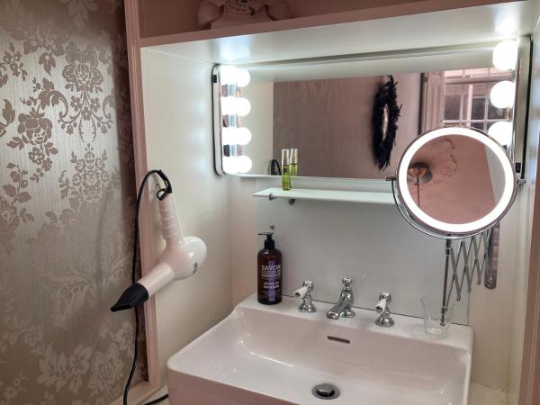 GuesthouseOne : photo 6 de la chambre chambre lit king-size supérieure