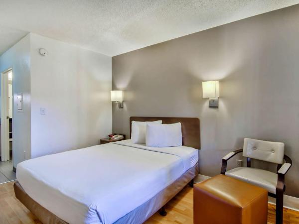 Studio 6-Phoenix, AZ - Deer Valley : photo 1 de la chambre chambre lit queen-size deluxe - fumeurs