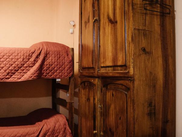 Hostal Namaste : photo 3 de la chambre chambre quadruple avec salle de bains privative séparée