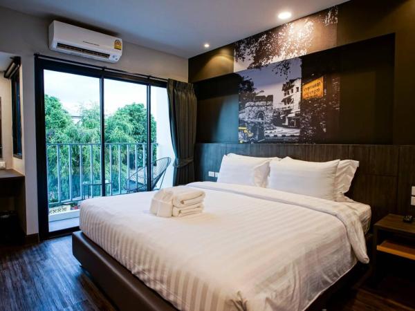 Sleep Mai Thapae Chiang Mai Old City Lifestyle Hotel - SHA Plus : photo 1 de la chambre chambre double avec balcon