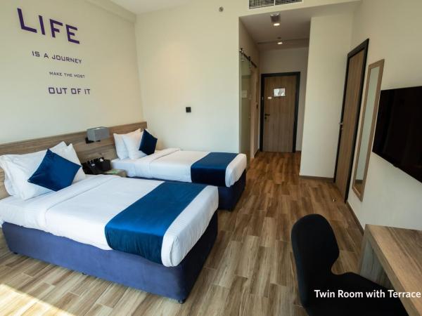 Grand Kingsgate Jaddaf Waterfront Hotel by Millennium : photo 3 de la chambre chambre lits jumeaux de luxe avec terrasse