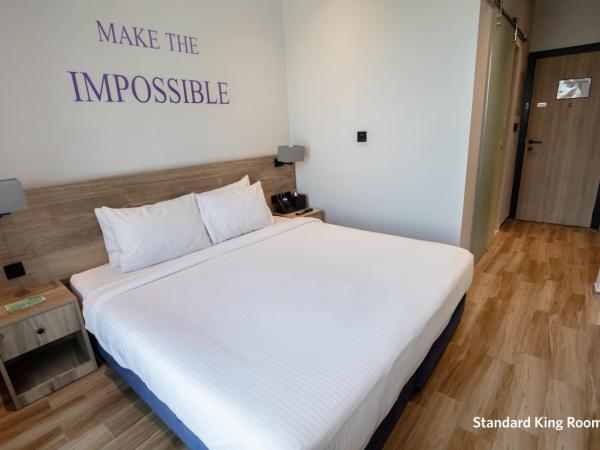 Kingsgate Canal Hotel by Millennium : photo 2 de la chambre standard room king bed