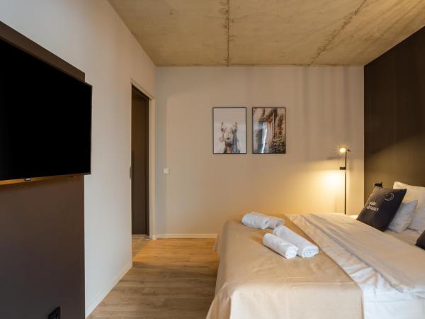 limehome Düsseldorf Stresemannstraße - Digital Access : photo 4 de la chambre suite confort avec canapé-lit