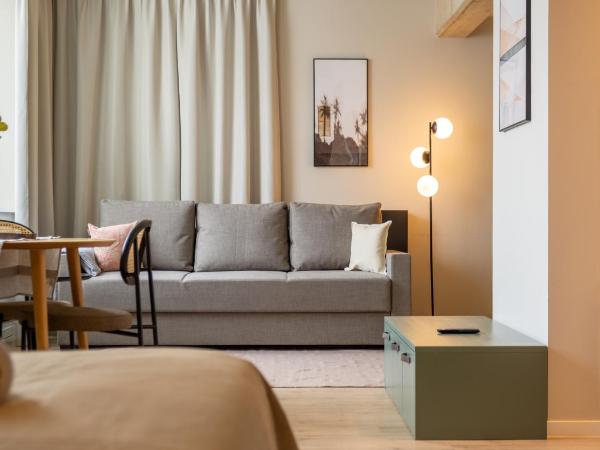 limehome Düsseldorf Stresemannstraße - Digital Access : photo 5 de la chambre suite confort avec canapé-lit