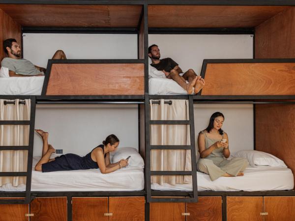 Caleta Hostel Rooftop & Pool : photo 6 de la chambre lit dans dortoir mixte de 4 lits