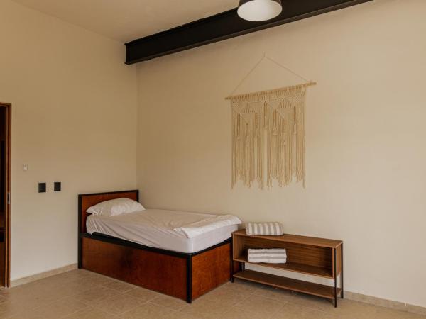 Caleta Hostel Rooftop & Pool : photo 5 de la chambre chambre lit king-size deluxe