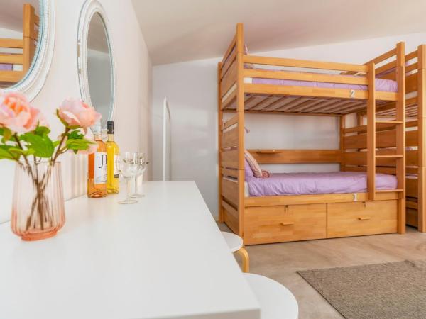 Female Hostel : photo 2 de la chambre lit dans dortoir pour femmes de 6 lits
